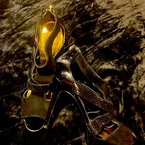 Woman’s Guess Shoes